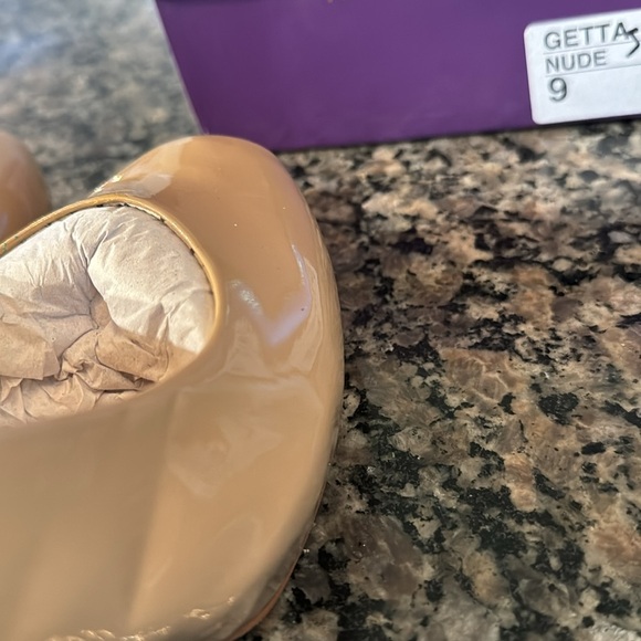 Madden Girl Getta Nude heels NIB 9 - Picture 10 of 10